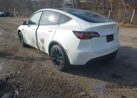 2021 Tesla Model Y Long Range Dual Motor All-Wheel Drive z USA, uszkodzony, nr VIN 5YJYGDEE3MF076930